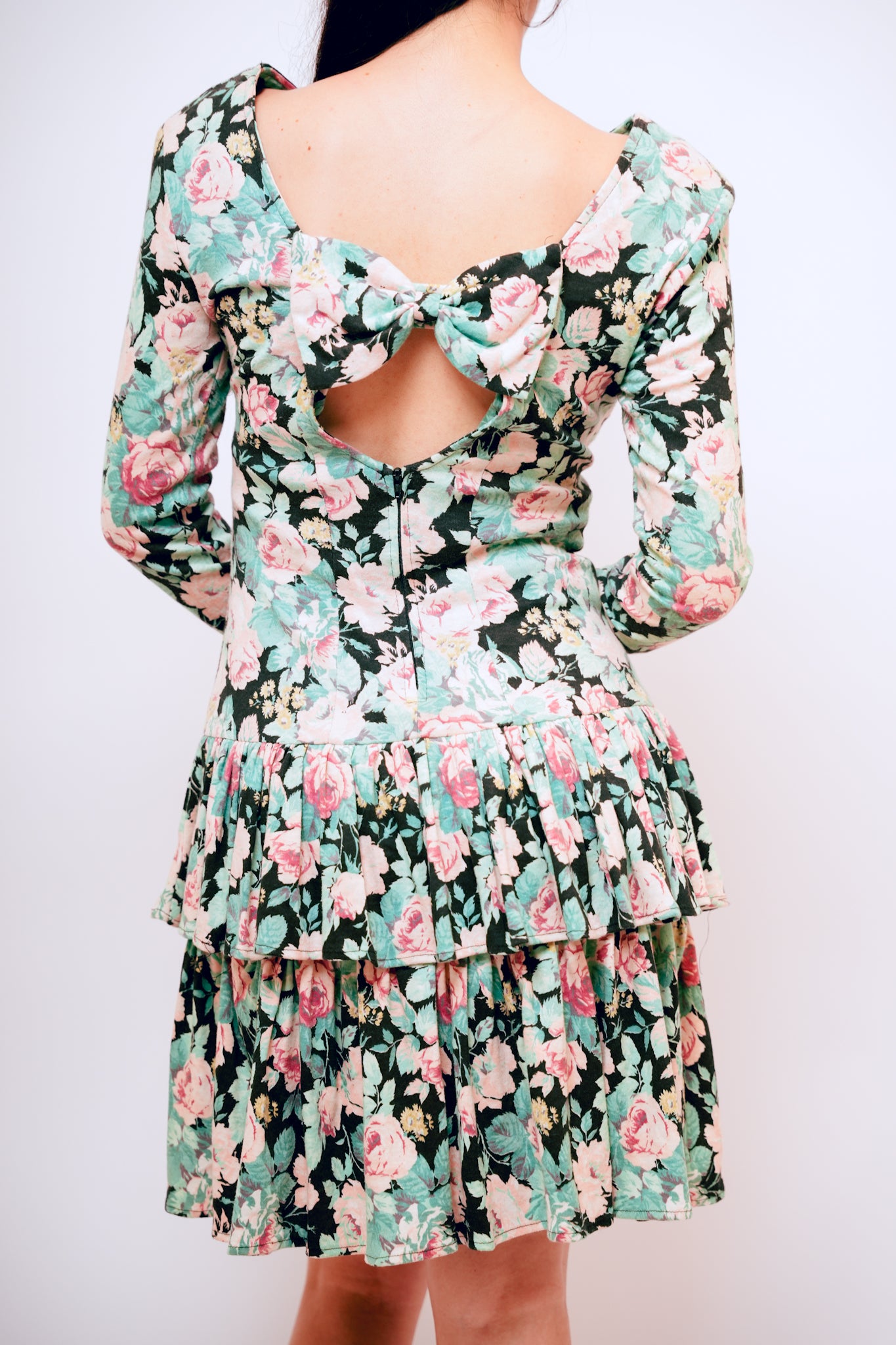 1960s Young Lady Floral Sleeve Dress