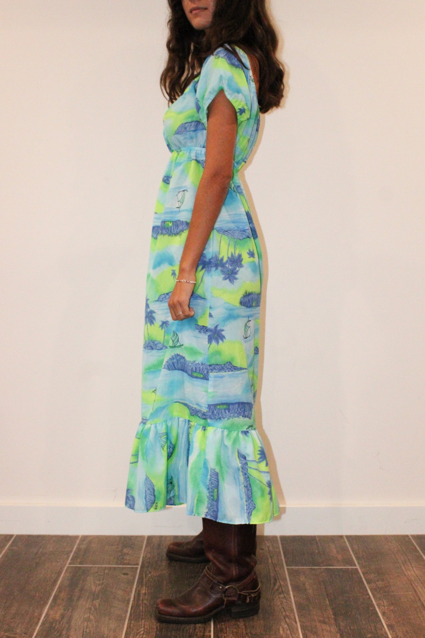 1960s Sky Blue Island Print Muʻumuʻu