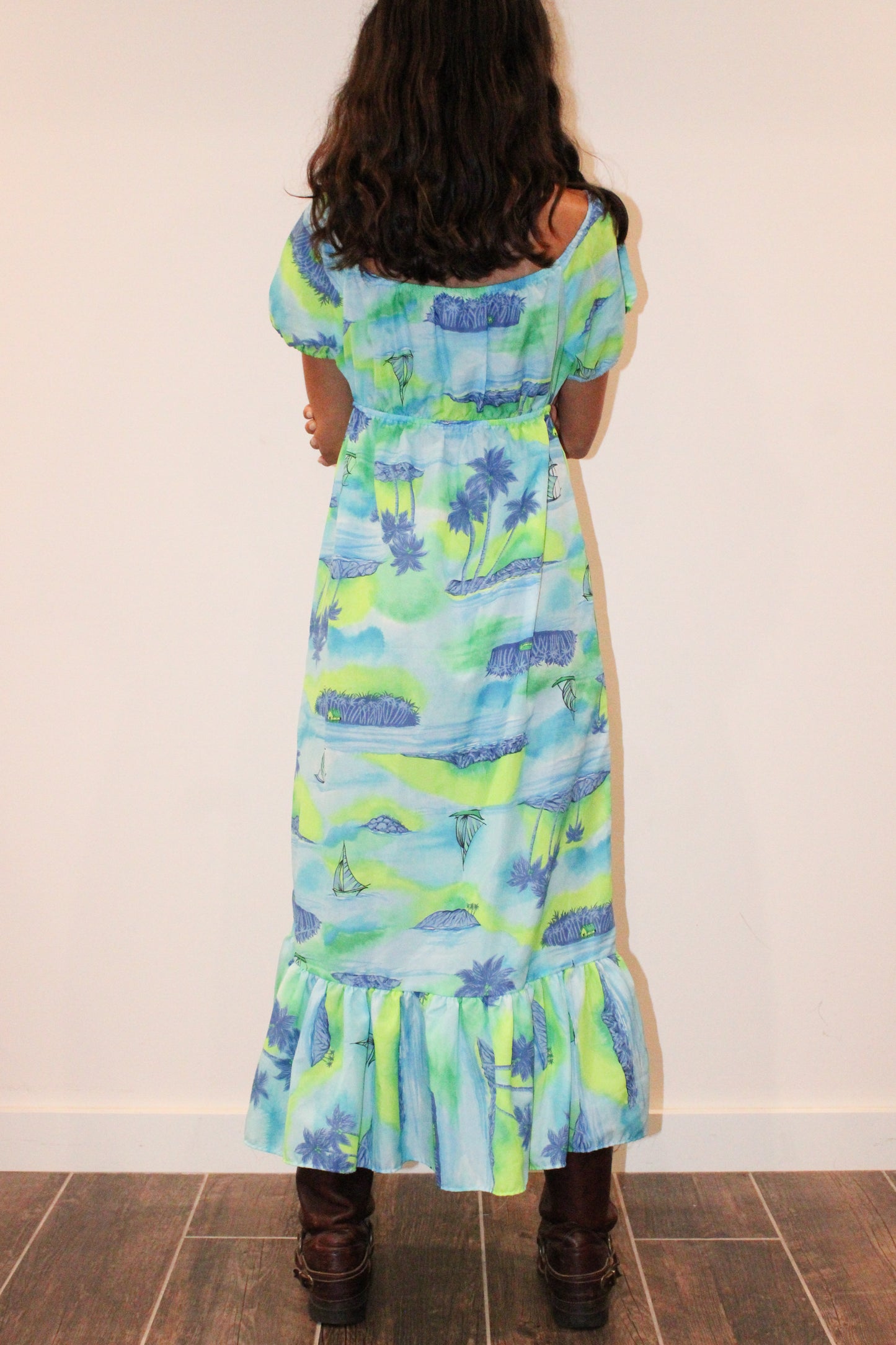 1960s Sky Blue Island Print Muʻumuʻu