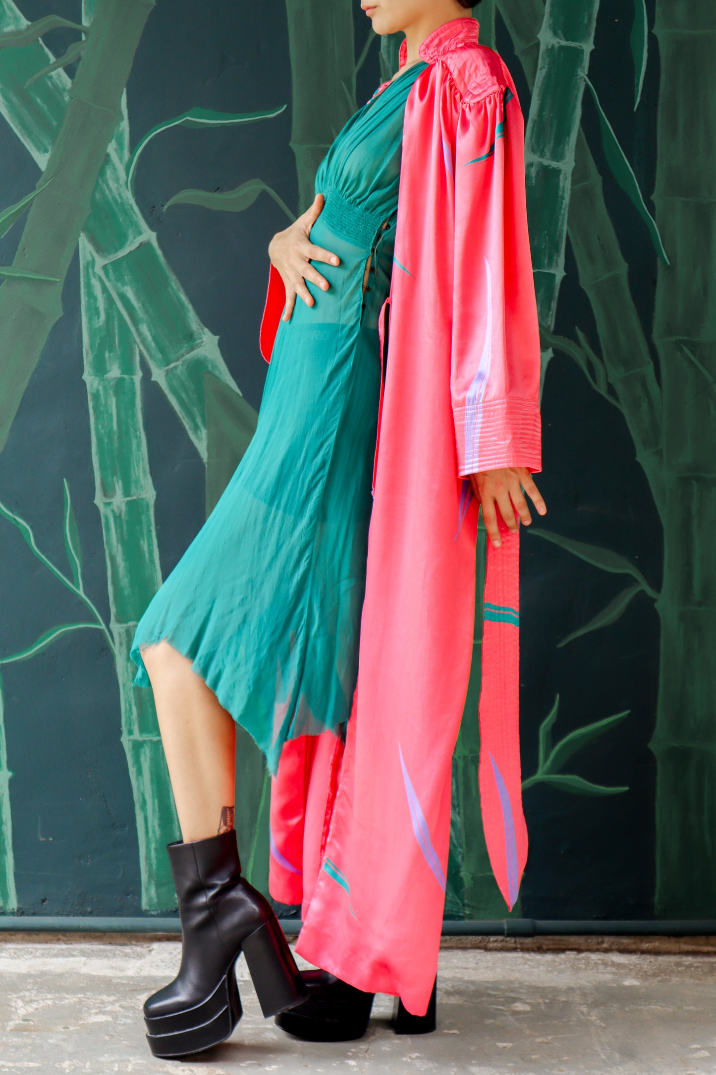 1970s Pink Satin Robe with Leaf Details