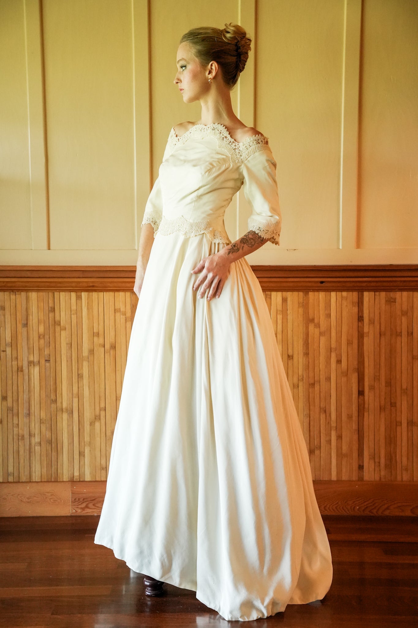 Vintage Quarter Sleeve Bridal Gown