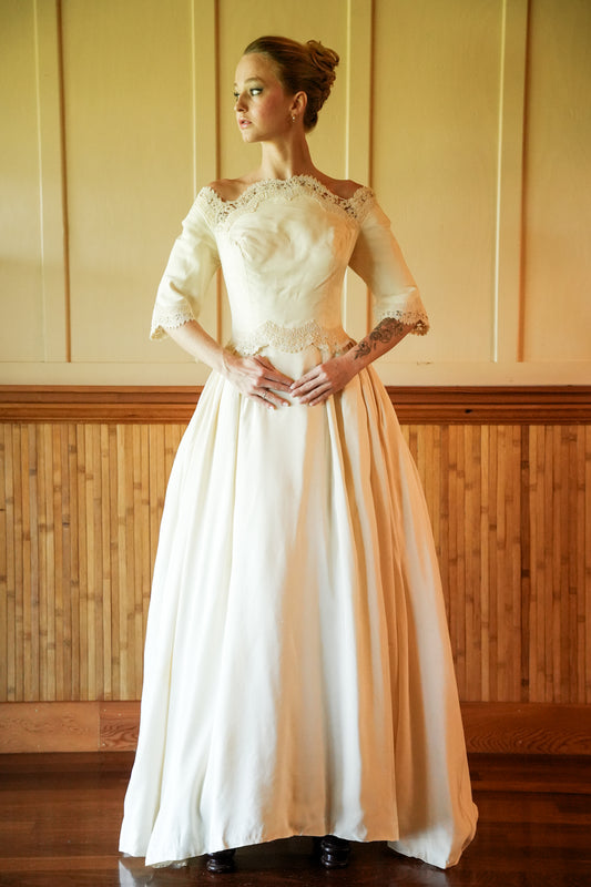 Vintage Quarter Sleeve Bridal Gown