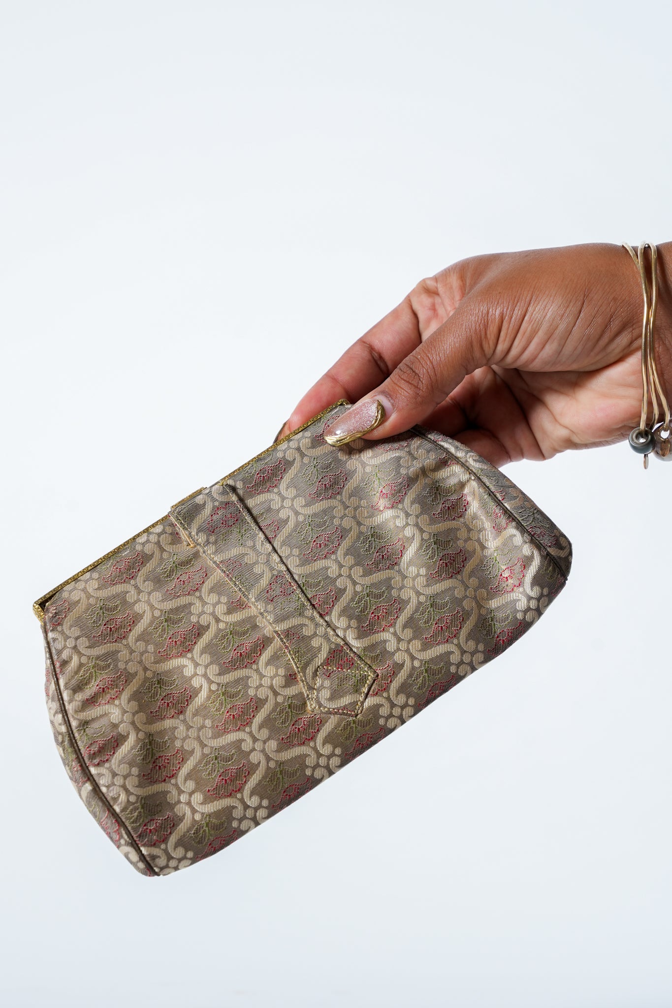 Vintage Floral Clasping Clutch
