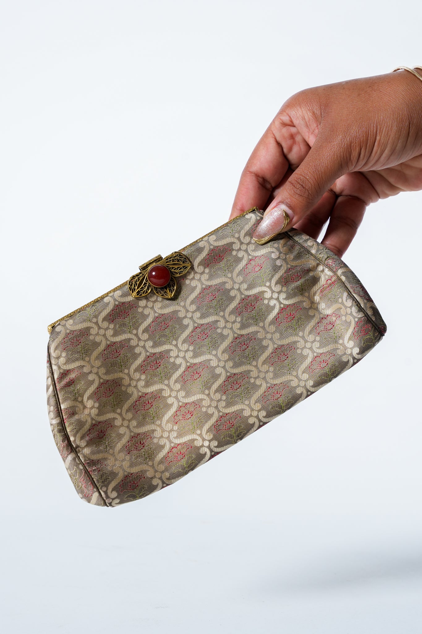 Vintage Floral Clasping Clutch