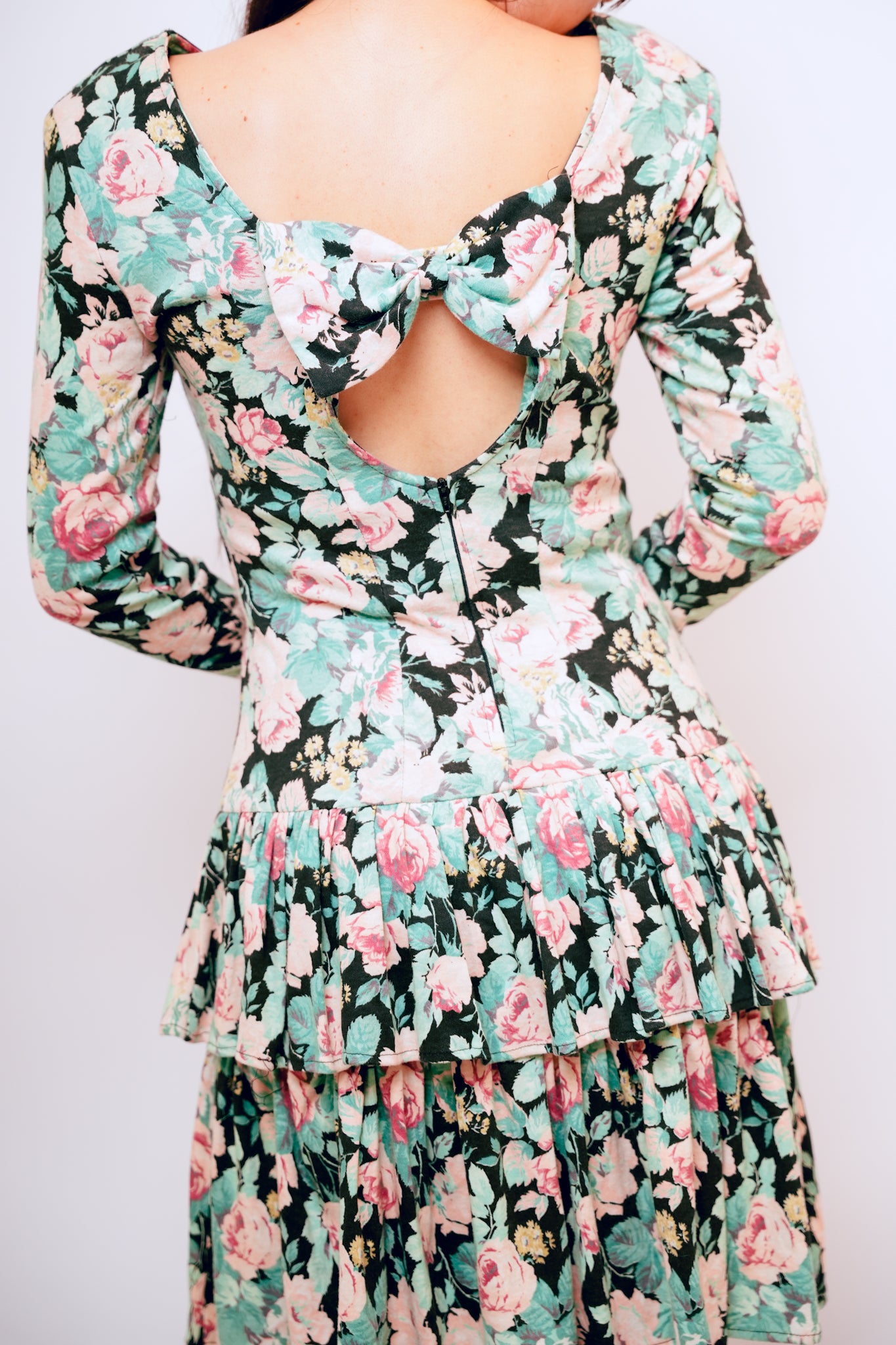 1960s Young Lady Floral Sleeve Dress