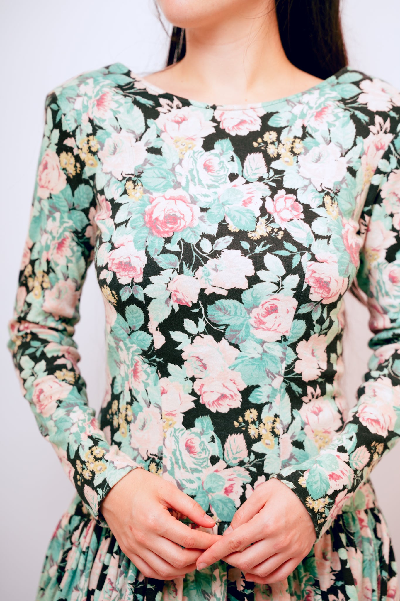 1960s Young Lady Floral Sleeve Dress