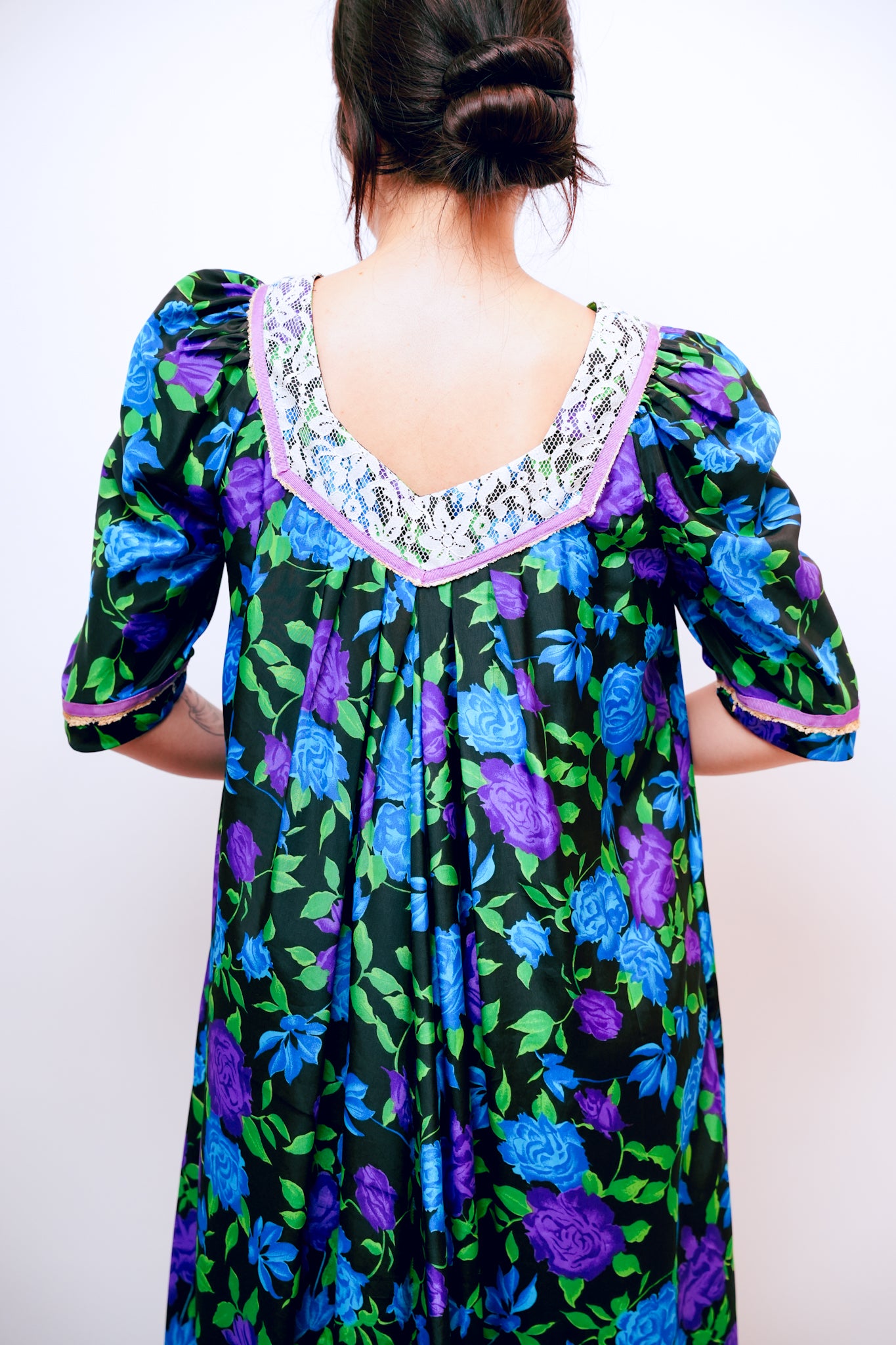 1970s Muumuu Factory Lace Collar Mu'umu'u