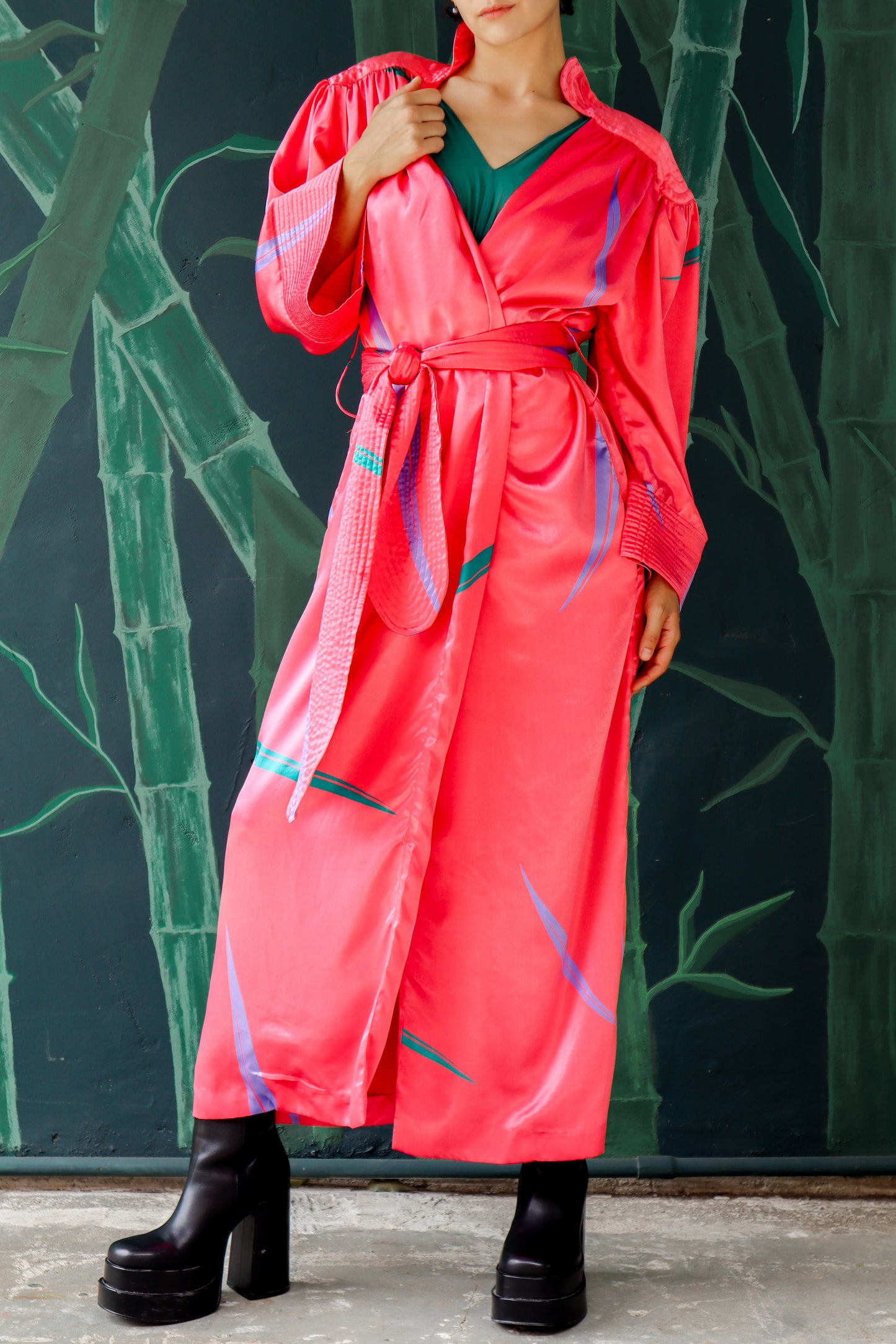 1970s Pink Satin Robe with Leaf Details